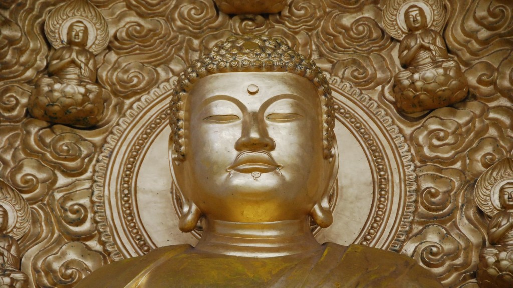 What are major beliefs of buddhism?